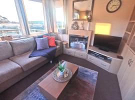 Delightful 3-bedroom static caravan with loch view，位于Balminnoch的酒店