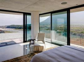 BridgeIT LL Guesthouse1，位于开普敦的酒店