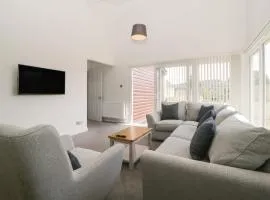 Harcombe House Bungalow 5