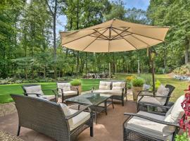 Butterfly Creek Columbus Estate on 3 Acres!，位于Columbus的酒店