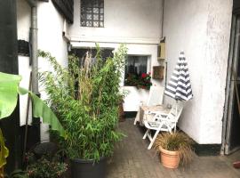 Well kept Holiday Home in J chen on Paardenboerderij，位于Jüchen的公寓