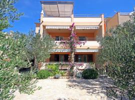 Apartments by the sea Zaboric, Sibenik - 468，位于扎博里克的酒店