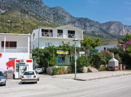 Rooms with a parking space Podaca, Makarska - 517，位于波达卡的酒店