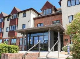Flat 32 - Marine Court