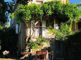 Elégante maison des Baronnies avec grand jardin，位于Les Isnières的酒店