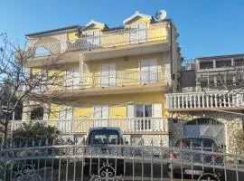 Apartments with a parking space Grebastica, Sibenik - 4882