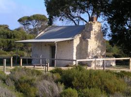 Shepherds Hut - Dhilba Guuranda-Innes National Park，位于Inneston的酒店