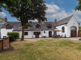 Rustic 5 Bed Farm House in Derbyshire, sleeps 9，位于Snarestone的度假屋