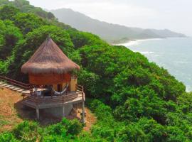 Ecohabs Tequendama Playa Cañaveral Parque Tayrona，位于埃尔扎伊诺的带按摩浴缸的酒店