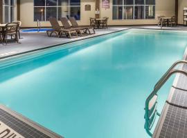 蒂明斯温德姆麦克罗特套房酒店，位于蒂明斯的酒店