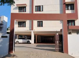 Mayfair Service Apartments，位于Pīlamedu的酒店