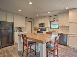 Family-Friendly Madill Home Peaceful Setting，位于Madill的酒店