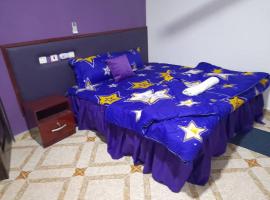 PINE HOTEL，位于Komenda的酒店