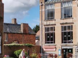 Stunning 2-bed Listed Apartment in Taunton's historic centre，位于汤顿的公寓