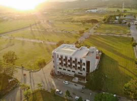 Ma. Awani Hotel & Suites，位于San Carlos的酒店