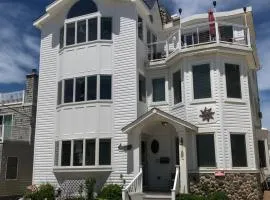 Beach House Retreats 6-just 30 Steps from the Beach with Rooftop Hot Tub and Gourmet Kitchen
