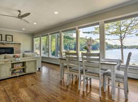 Serene Hopatcong Cottage with 50-Foot Dock!，位于Hopatcong的酒店