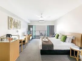 King Balcony Studio at Resort Style Darwin Stay