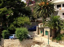 Apartments by the sea Zivogosce - Mala Duba, Makarska - 2603，位于伊格拉恩的酒店