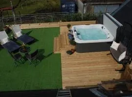 Stunning Luxury Duplex with Hot Tub and AirCon