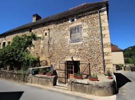 Joli gîte pour 5 personnes : Chez Cherrie，位于Saint-Julien-de-Lampon的酒店