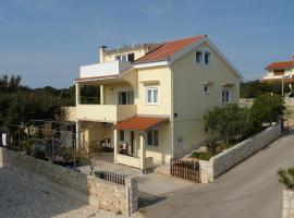 Apartments by the sea Mandre, Pag - 12969，位于科兰的酒店