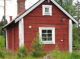 Cabin near lake and beautiful nature reserve.，位于Bodafors的木屋