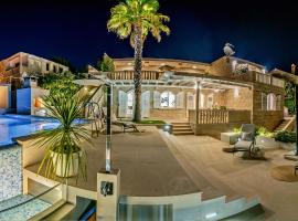 Seaside luxury villa with a swimming pool Puntinak, Brac - 2964，位于塞尔察的酒店