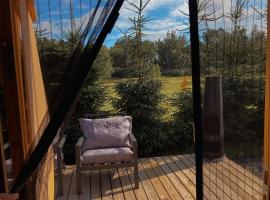 Starp debesīm un zemi，位于克拉斯拉瓦的带热水浴缸的酒店