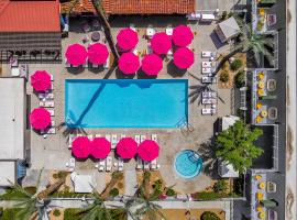 The Paloma Resort，位于棕榈泉Cathedral City Shopping Plaza Shopping Center附近的酒店