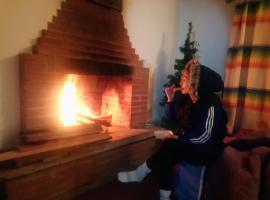 Caba&ntilde;a con Ba&ntilde;era y Chimeneas en Puesta de Sol，位于El Pac&iacute;fico的木屋