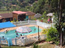 Pousada & Camping Recanto dos Anjos Azuis，位于帕蒂杜阿尔费里斯的酒店
