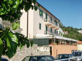 Rooms by the sea Rabac, Labin - 3016，位于拉巴克的酒店