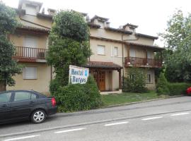 Hostal Burgos，位于托雷卡瓦列罗斯的酒店