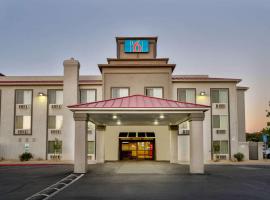 Motel 6-Hesperia, CA - West Main Street I-15，位于希斯皮里亚的酒店