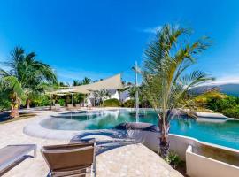 Alterhome Swan villas with swimming pool and ocean views，位于珀拉什奇亚的酒店
