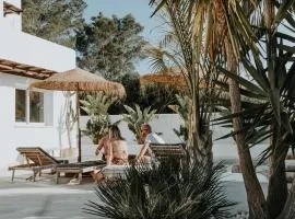 Casa Stellar - boutique villa with private heated pool and sea view - sustainably solar powered