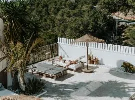 Casa Stellar - boutique villa with private heated pool and sea view - sustainably solar powered