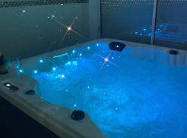 Chez SOPHIE, logement avec jacuzzi et salle cinéma，位于Altviller的酒店