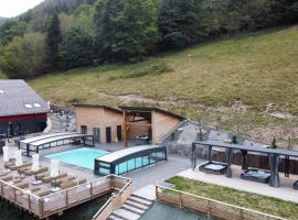 La Ferme de Rochesson, Jacuzzis privatif & Piscine commune，位于Rochesson的酒店