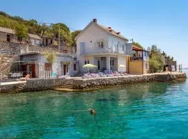 3 Bedroom Beach Front Apartment In Lukovo Sugarje