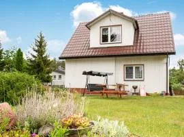 2 Bedroom Beautiful Home In Dominikowo