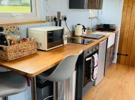 Bespoke luxury huts with hot tubs. Located in the black mountains.
