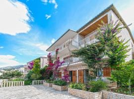 Apartments and rooms by the sea Brela, Makarska - 2752，位于布雷拉的酒店