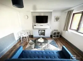 Enfield House - Beautiful 2 Bed - Good Transport Free Parking