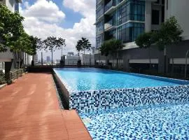 Netflix # Sky Suite near Jaya One by Salaam Suites, 2 pax