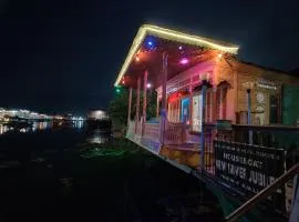 New Silver Jubilee Heritage Group Of Houseboats