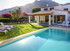 Villa with pool near the beach in Cala San Vicente by Renthousing，位于卡拉圣维森特的木屋