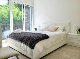 Apartment PALMA - Central & Cozy with Free Private Parking
