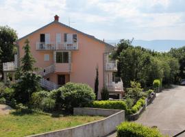 Apartments and rooms with parking space Njivice, Krk - 5398，位于奈维斯的旅馆